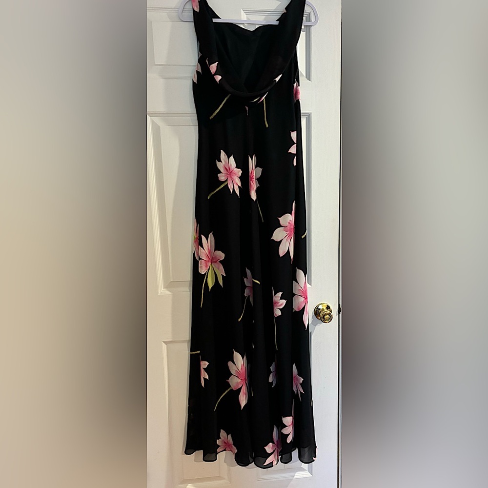 Beautiful Dress! - Picture 12 of 15
